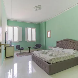  Apartment Spacious Three Bedroom On The Arno Italy