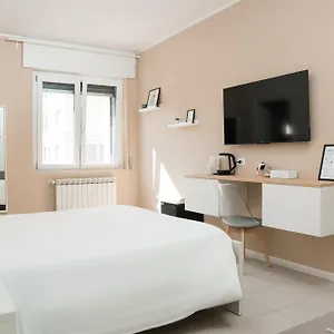 Dieci By Comorooms Apartment
